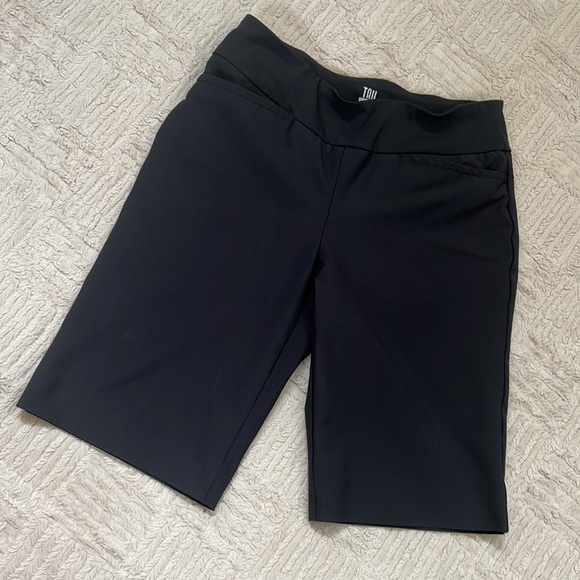 TAIL Mulligan pull on shorts in Onyx Black Size 6 EUC - Picture 3 of 16